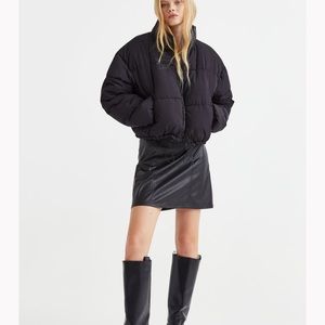 NWOT H&M small cropped black puffer coat with hood